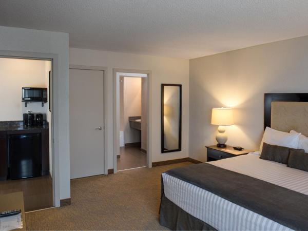 Ramada by Wyndham Kamloops : photo 1 de la chambre suite studio lit king-size - non-fumeurs