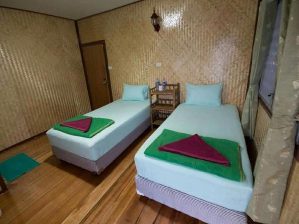 VN Guesthouse : photo 2 de la chambre chambre radeau avec climatisation – vue sur rivière