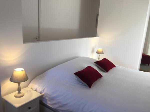 Manoir 1685 Saint Malo : photo 4 de la chambre chambre lit queen-size 
