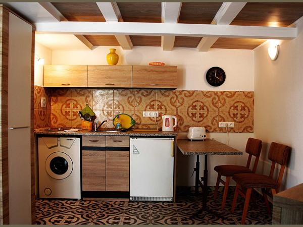 White & Quiet Apartment House : photo 2 de la chambre chambre lits jumeaux avec terrasse