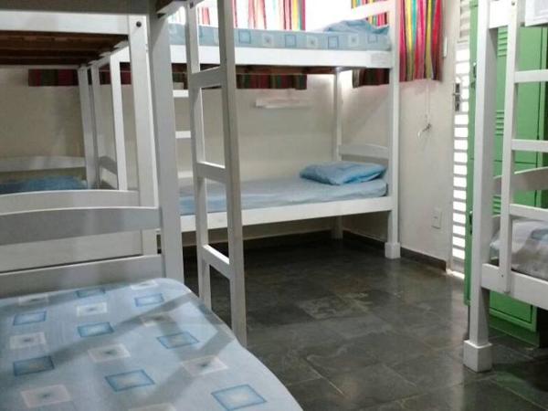 Chale Mineiro Hostel & Pousada : photo 5 de la chambre bunk bed in male dormitory room with shared external bathroom