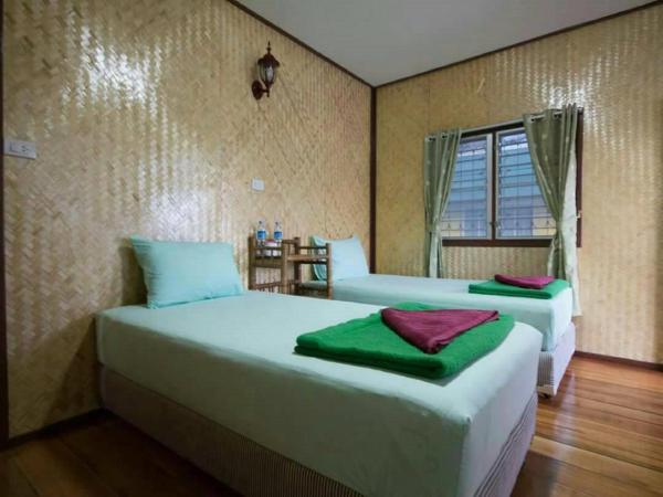 VN Guesthouse : photo 6 de la chambre chambre radeau avec climatisation – vue sur rivière
