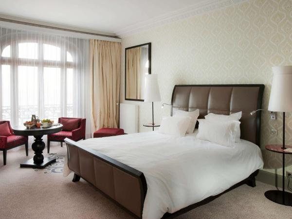 Le Grand Hotel de Cabourg - MGallery Hotel Collection : photo 9 de la chambre chambre double deluxe avec balcon - vue sur mer