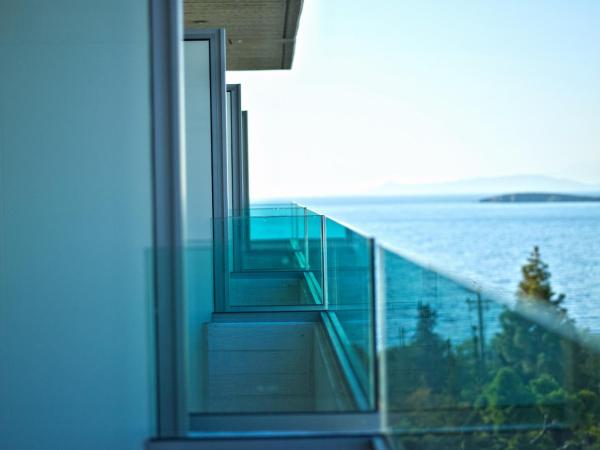 Amarilia Hotel : photo 4 de la chambre hébergement triple classique - vue latérale sur mer