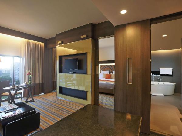 Novotel Kolkata Hotel and Residences : photo 6 de la chambre 1 bedroom apartment with kitchen - enjoy unlimited drinks between 6-8 pm (house brands only), snacks (chef’s special), choice of cocktails/mocktails at an additional cost of inr 1500 + tax per person