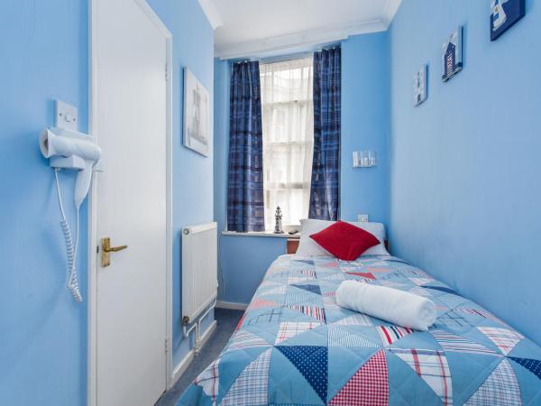Brighton Surf Guest House : photo 3 de la chambre chambre simple - rouge et bleu 