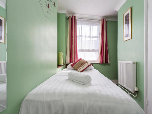 Brighton Surf Guest House : photo 1 de la chambre chambre simple - vert et rouge foncé