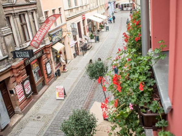 Apartamenty Siedem Komnat Siedmiu Mistrzów : photo 10 de la chambre chambre double ou lits jumeaux avec douche