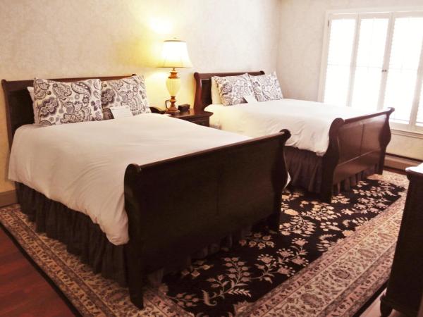Cow Hollow Inn and Suites : photo 2 de la chambre suite 1 chambre avec 2 lits doubles