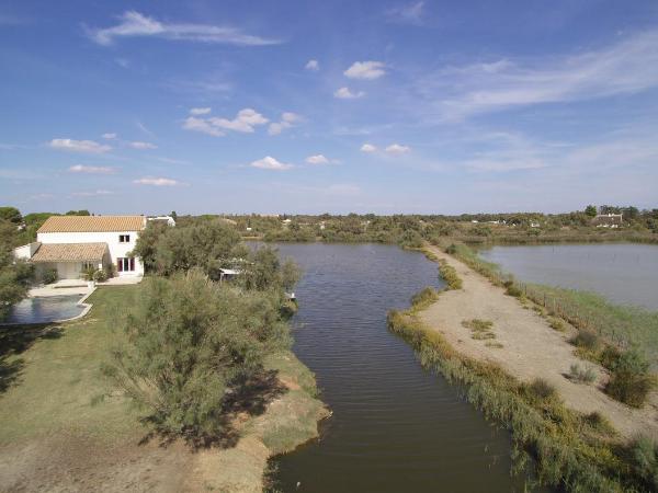 Mas des Cabidoules : photo 2 de la chambre chambre double – vue sur lac