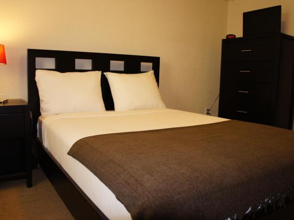 Casa Loma Hotel : photo 2 de la chambre chambre lit queen-size standard avec salle de bains commune