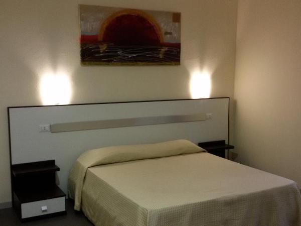 Hotel Lucania : photo 1 de la chambre chambre double