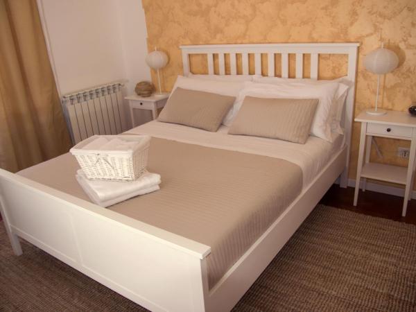 B&B Gallidoro : photo 3 de la chambre chambre double avec salle de bains privative extérieure