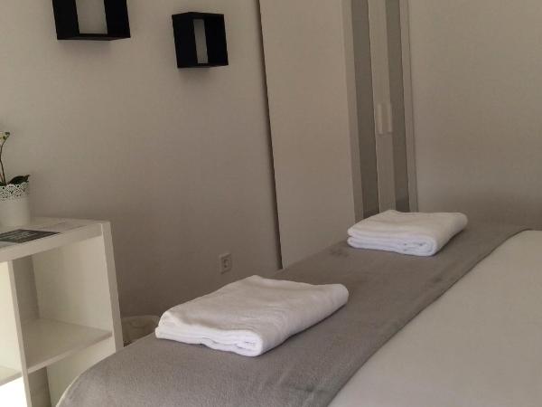4U Lisbon IV Guesthouse Airport : photo 4 de la chambre chambre double avec balcon