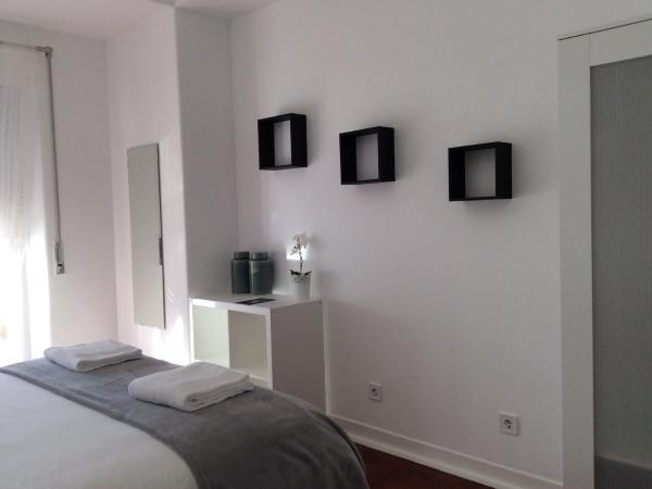 4U Lisbon IV Guesthouse Airport : photo 2 de la chambre chambre double avec balcon