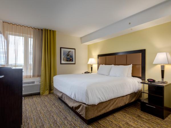 Park Inn by Radisson, Calgary Airport North, AB : photo 5 de la chambre suite studio lit king-size - non-fumeurs