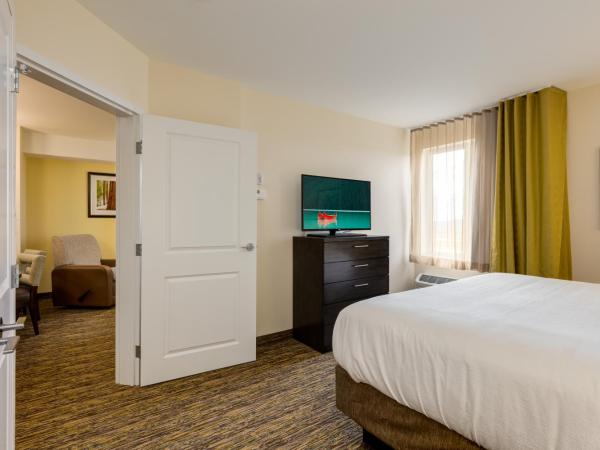 Park Inn by Radisson, Calgary Airport North, AB : photo 7 de la chambre suite 1 chambre lit king-size - non-fumeurs