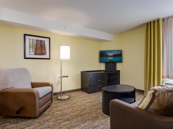 Park Inn by Radisson, Calgary Airport North, AB : photo 6 de la chambre suite 1 chambre lit king-size - non-fumeurs