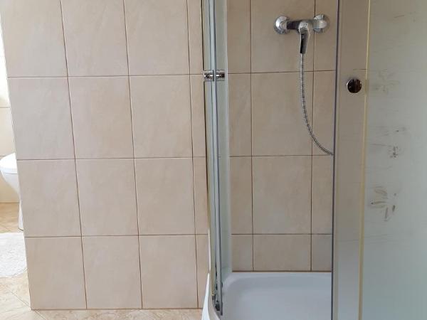 Dom Gościnny Korab : photo 6 de la chambre chambre quadruple avec salle de bains