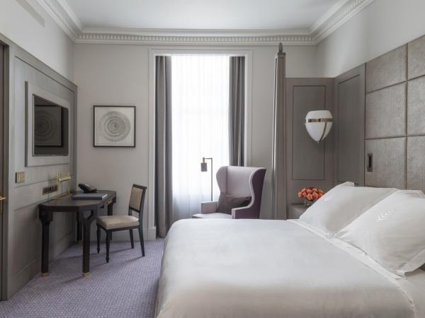 Four Seasons Hotel London at Ten Trinity Square : photo 3 de la chambre chambre suprieure avec lit king-size