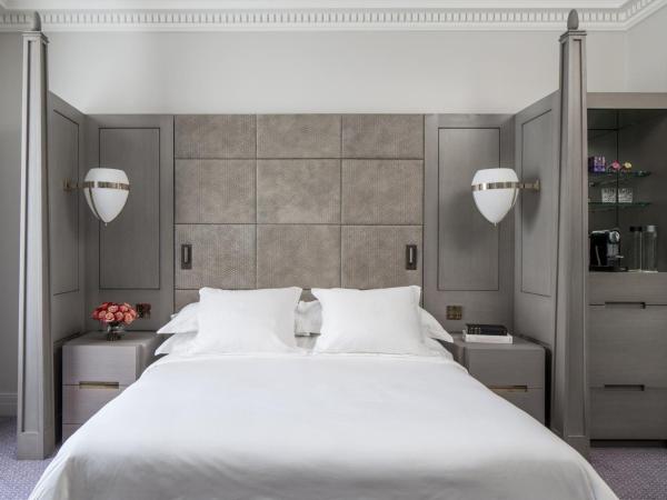 Four Seasons Hotel London at Ten Trinity Square : photo 4 de la chambre chambre supérieure avec lit king-size