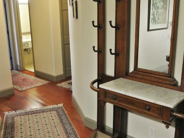 Cow Hollow Inn and Suites : photo 7 de la chambre suite 2 chambres avec lit king-size et lit queen-size