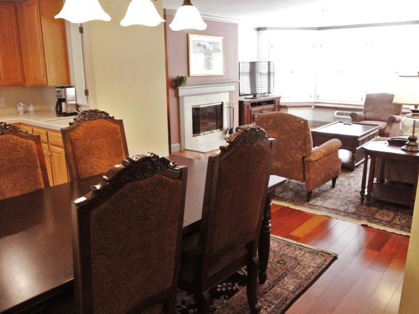 Cow Hollow Inn and Suites : photo 9 de la chambre suite 2 chambres avec lit king-size et lit queen-size