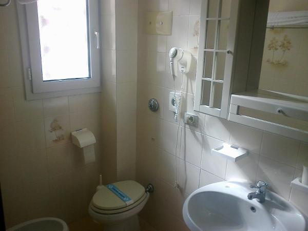 Hotel Malibran : photo 8 de la chambre chambre triple