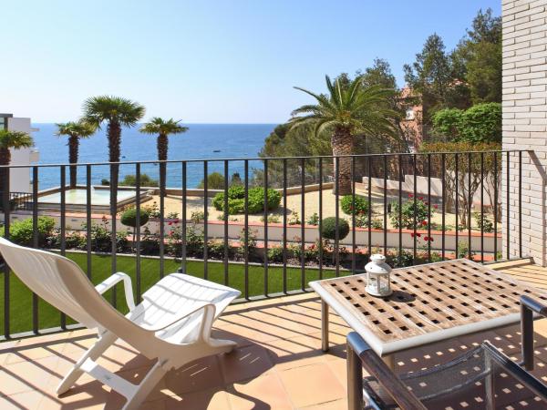 Gran Hotel Reymar 4 Sup : photo 8 de la chambre suite familiale (2 adultes + 2 enfants) - vue sur jardin