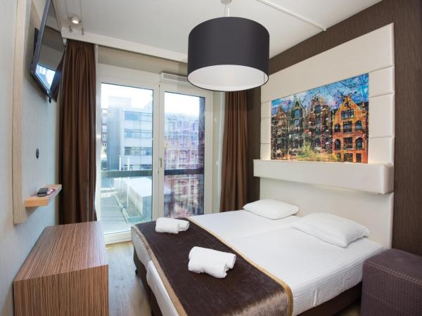 Hotel Mosaic City Centre : photo 1 de la chambre chambre double deluxe avec balcon