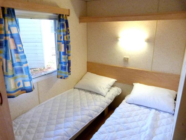 Camping Media Mobile Homes in Brioni Sunny Camping : photo 10 de la chambre mobile home 2 chambres avec terrasse