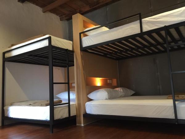 The Frame Guesthouse : photo 2 de la chambre lit dans dortoir de luxe mixte de 4 lits