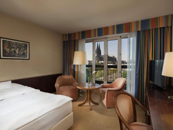 Maritim Hotel Köln : photo 1 de la chambre chambre supérieure lit queen-size