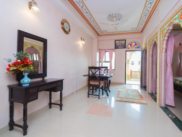 Hotel Moon Light Palace : photo 9 de la chambre chambre lit king-size avec balcon