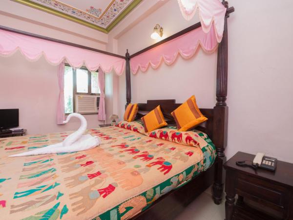 Hotel Moon Light Palace : photo 6 de la chambre chambre lit king-size avec balcon