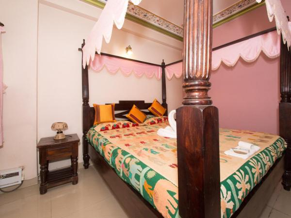 Hotel Moon Light Palace : photo 10 de la chambre chambre lit king-size avec balcon