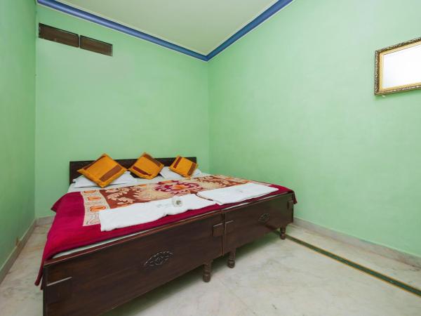 Hotel Moon Light Palace : photo 3 de la chambre chambre double ou lits jumeaux avec salle de bains commune