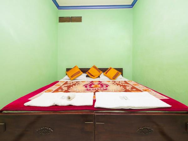 Hotel Moon Light Palace : photo 4 de la chambre chambre double ou lits jumeaux avec salle de bains commune