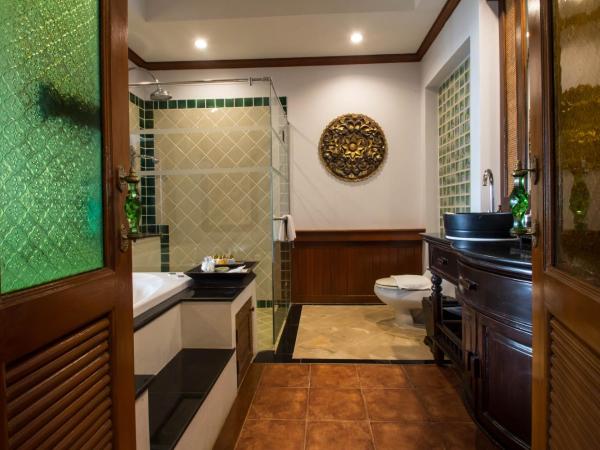 Villa Sirilanna Hotel : photo 7 de la chambre suite junior lit king-size lanna avec baignoire spa