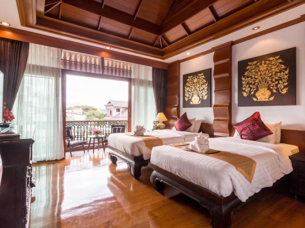 Villa Sirilanna Hotel : photo 4 de la chambre chambre lits jumeaux de luxe avec baignoire spa et balcon privé