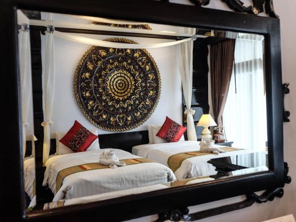 Villa Sirilanna Hotel : photo 1 de la chambre chambre lits jumeaux de luxe avec baignoire spa et balcon privé