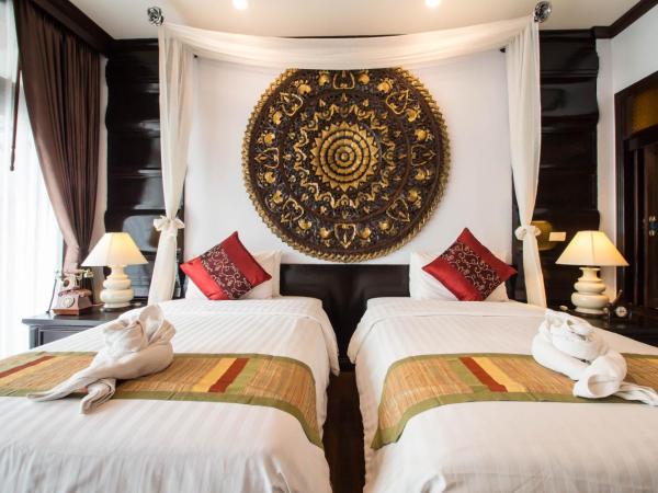 Villa Sirilanna Hotel : photo 5 de la chambre chambre lits jumeaux de luxe avec baignoire spa et balcon privé
