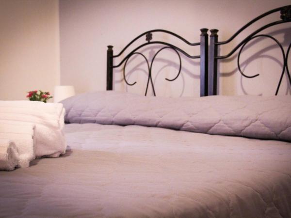 Tra L'Etna E Il Mare B&B : photo 6 de la chambre grande chambre double