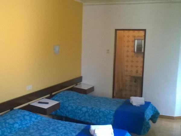 Residência Aviz : photo 3 de la chambre chambre triple avec salle de bains privative