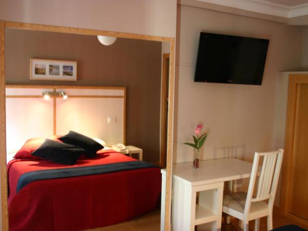 Hostal Mara : photo 3 de la chambre chambre double ou lits jumeaux