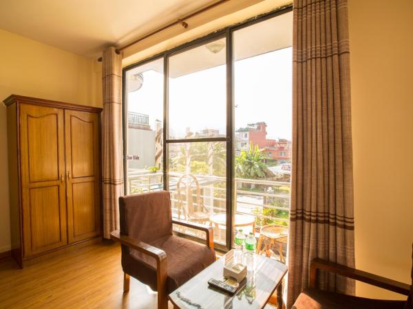 Hotel Pokhara View : photo 8 de la chambre chambre double deluxe avec balcon