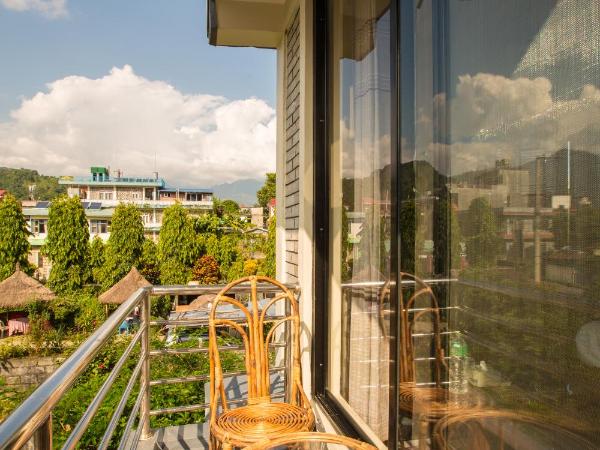 Hotel Pokhara View : photo 9 de la chambre chambre double deluxe avec balcon
