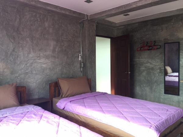 Chiangmai HomeTeL : photo 5 de la chambre chambre lits jumeaux avec salle de bains privative