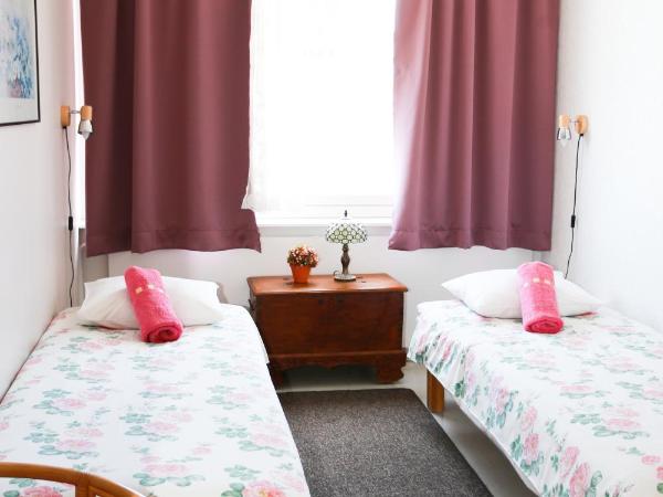 Bed&Breakfast Tuure : photo 4 de la chambre chambre lits jumeaux avec salle de bains commune