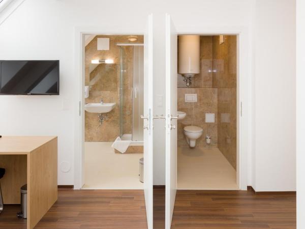 Vienna Stay Apartments or Rooms 1050 : photo 2 de la chambre chambre double supérieure
